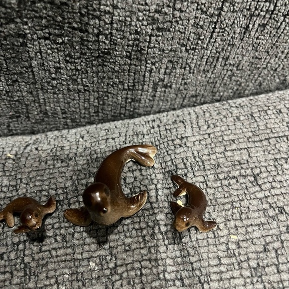 Vintage Antique Porcelain Ceramic Small Seal Mother Baby Set Animals - Picture 3 of 7